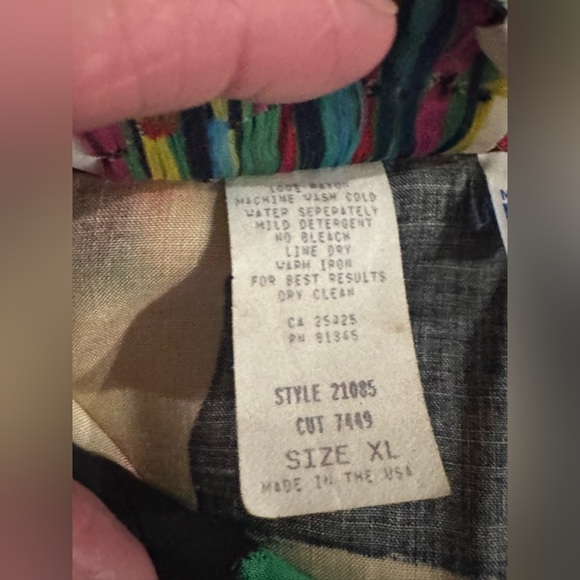 On The Verge Vintage Vibrant Artistic Style Women's button Down Top size XL - Picture 11 of 11